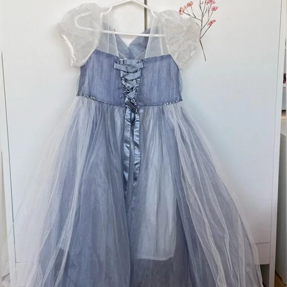 Elegant Blue and White Gown for Girls - Picture 4 of 5